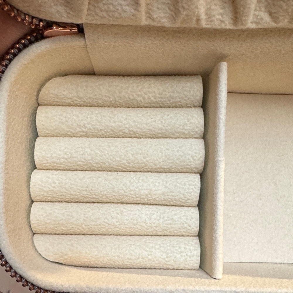 Cosmiya Jewelry Organizer - Picture 4 of 7